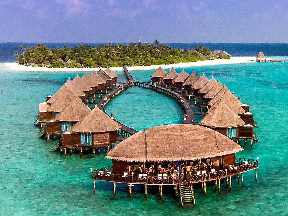 Angaga Island Resort ist eine idyllische, kleine klassische Barfussinsel. 
