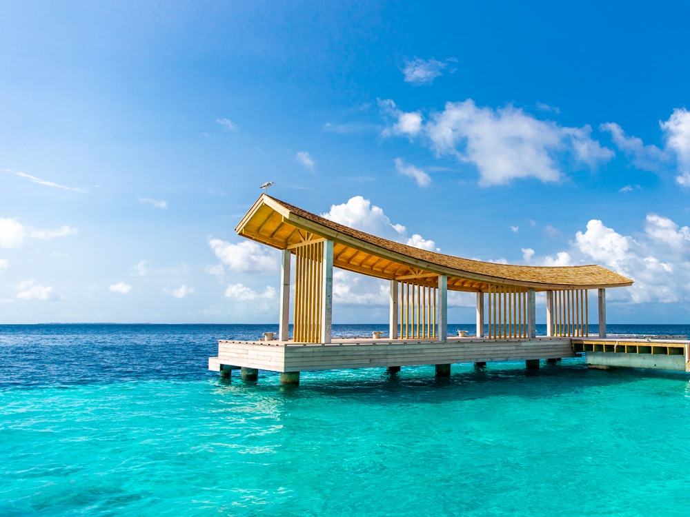 Verlieben sie sich in die typisch, tropische Insel Kagi Maldives mit sensationellem Hausriff. 