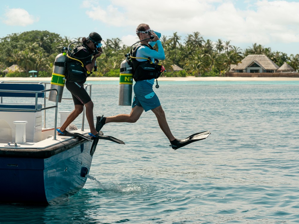 Nova Maldives verfügt über 35 Tauchspots, welche innerhalb von 10–90 Minuten per Boot erreicht werden können.