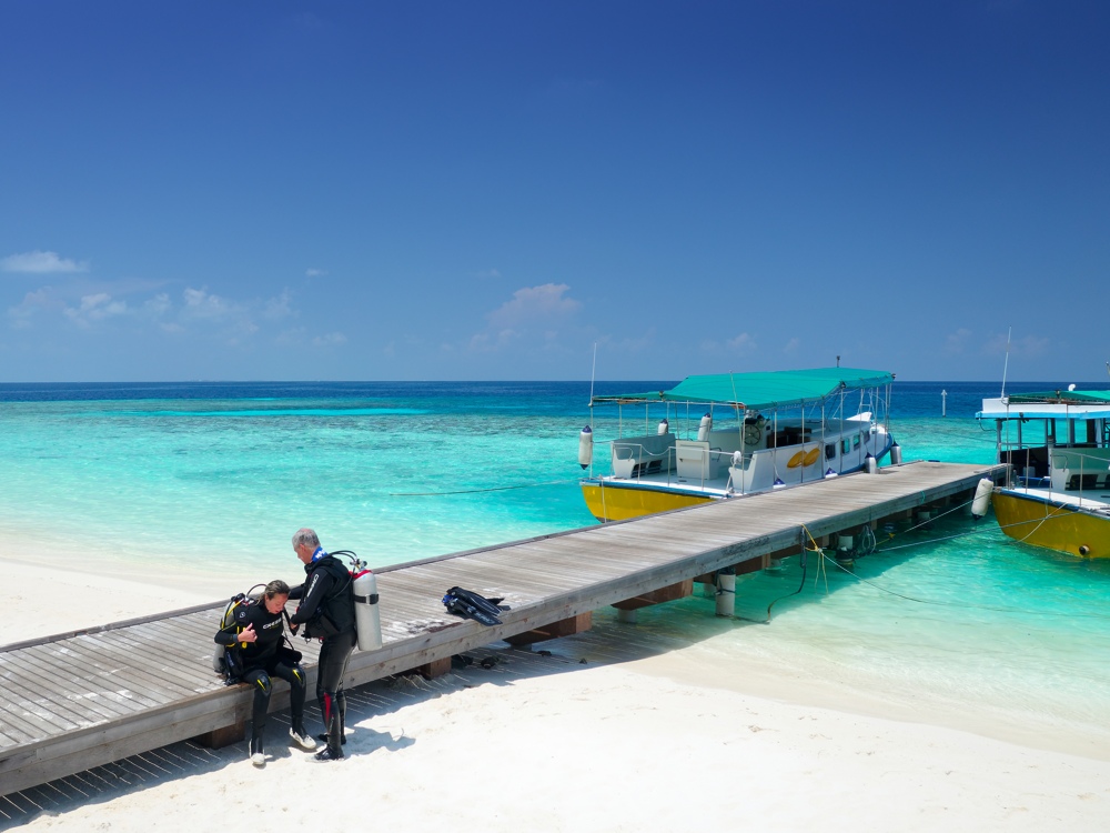 Auf Embudu im Südmale-Atoll sind alle typischen Arten von maledivischen Tauchplätzen vertreten – Giris, Thilas, Farus, Kanäle, Corners und Aussenriffe.