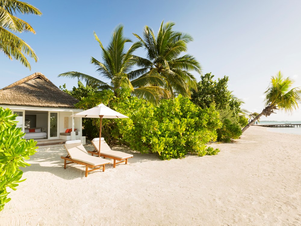 Lux Maldives bietet einen 4 km langen Sandstrand, eine kristallklare Lagune und einen Kids & Teens Club.