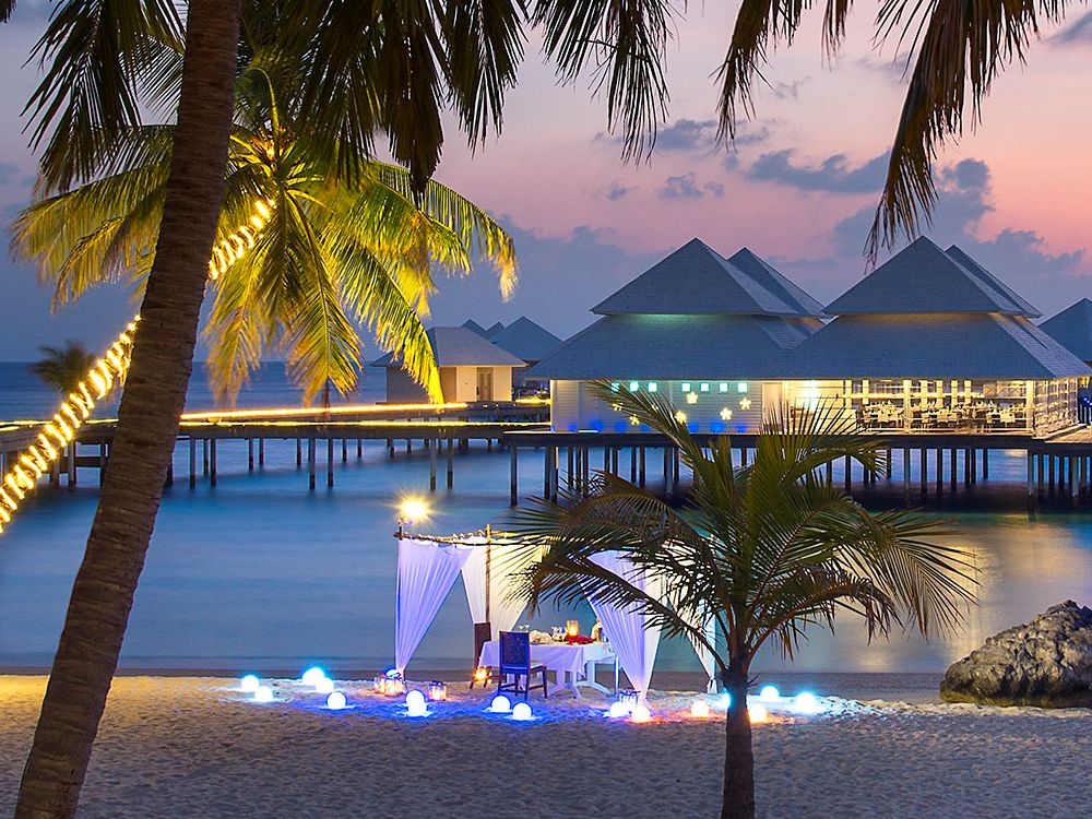Diamonds Thudufushi ist ein idyllisches Tropenparadies mit einem paradiesischen Strand.